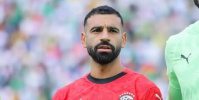 محمد صلاح يتلقى خبرا حزينا 
