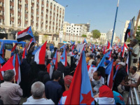 وقفة أمام مقر السلطة المحلية بعدن رفضا للوصاية السعودية