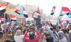 جماهير سقطرى تدافع عن السيادة الجنوبية بمواجهة مشاريع الوصاية 
