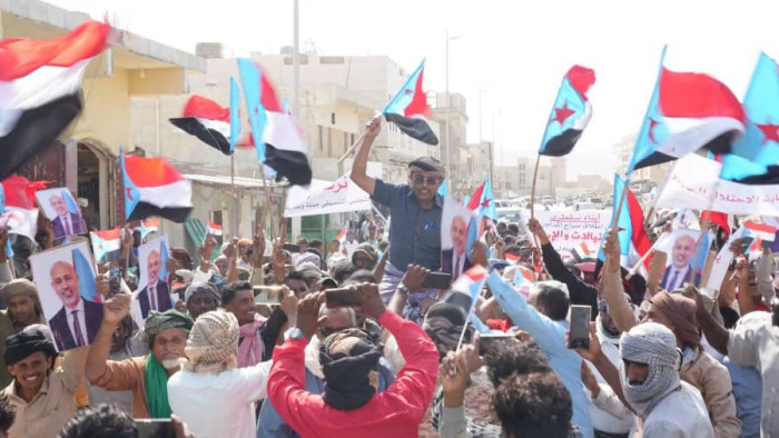 جماهير سقطرى تدافع عن السيادة الجنوبية بمواجهة مشاريع الوصاية جماهير سقطرى تدافع عن السيادة الجنوبية بمواجهة مشاريع الوصاية