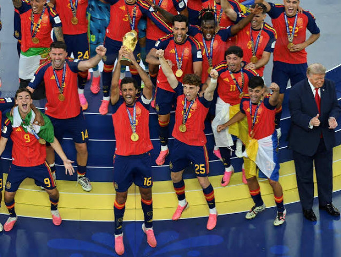  احتفال مدريدي مليوني في انتظار الأبطال العائدين من أميركا الشمالية احتفال مدريدي مليوني في انتظار الأبطال العائدين من أميركا الشمالية