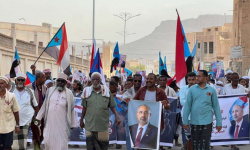 مسيرة حاشدة في تريم تجدد التفويض للزُبيدي وترفض الوصاية