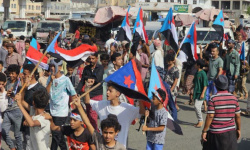 وقفة حاشدة في عدن ترفض الوصاية وتندد بحرب الخدمات