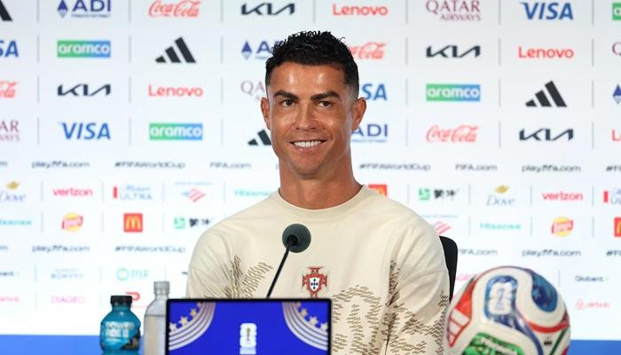 شركة طيران تسخر من رونالدو بسبب كأس العالم شركة طيران تسخر من رونالدو بسبب كأس العالم
