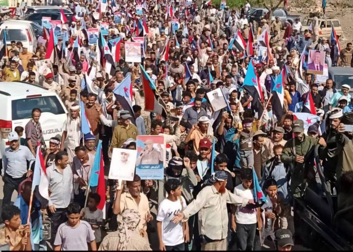 الاصطفاف الوطني خلف الرئيس الزُبيدي.. الركيزة الاستراتيجية لاستكمال التحرير وبناء الد… الاصطفاف الوطني خلف الرئيس الزُبيدي.. الركيزة الاستراتيجية لاستكمال التحرير وبناء الد…
