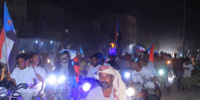 حراك شعبي بتريم تنديدا بتدهور المعيشة ويُجدد التفويض للرئيس الزُبيدي