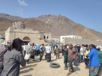 منتسبو الأمن العام بسقطرى يبدأون موجة تصعيد جديدة