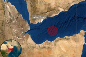 استهداف ناقلة نفط قبالة عدن بصاروخ حوثي من مكيراس
