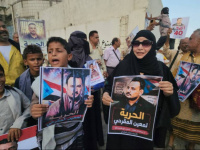 وقفة احتجاجية أمام سجن المنصورة تطالب بإطلاق سراح المقرحي