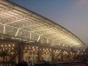 مطار دولي بالصين يلغي 388 رحلة بسبب إعصار دولفين