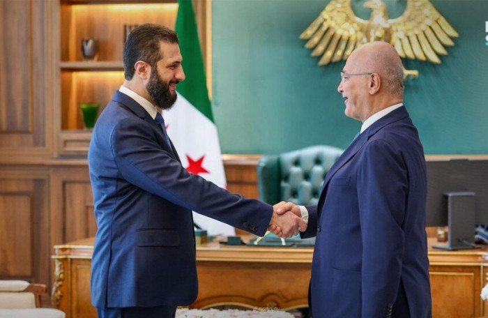 الشرع يبحث مع برهم صالح دعم عودة اللاجئين السوريين الشرع يبحث مع برهم صالح دعم عودة اللاجئين السوريين