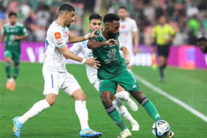 قذيفة سبيرتسيان تقود الأهلي للفوز على الدرعية بالدوري السعودي