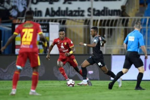 القادسية يقسو على الشباب 3-1 في افتتاح الدوري السعودي