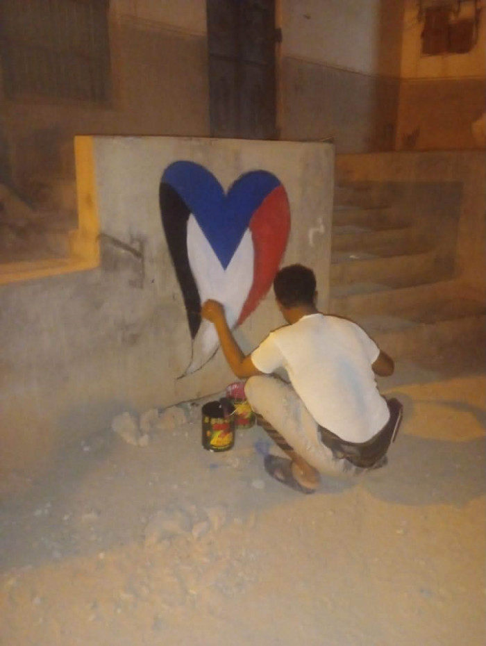 مراكز "انتقالي سيئون" تطلق حملة ميدانية لرسم الأعلام والشعارات الجنوبية مراكز "انتقالي سيئون" تطلق حملة ميدانية لرسم الأعلام والشعارات الجنوبية
