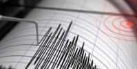 زلزال بقوة 7.7 يضرب جزيرة إندونيسية 