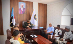 رئيس "انتقالي حضرموت" يلتقي المفرج عنهم من معتقلي الاحتجاجات