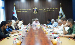 "أمانة الانتقالي" تدرس التطورات الخارجية وأنشطة التصعيد الشعبي