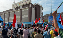 استمرارا لبرنامج التصعيد.. وقفة احتجاجية أمام شركة النفط بالمعلا
