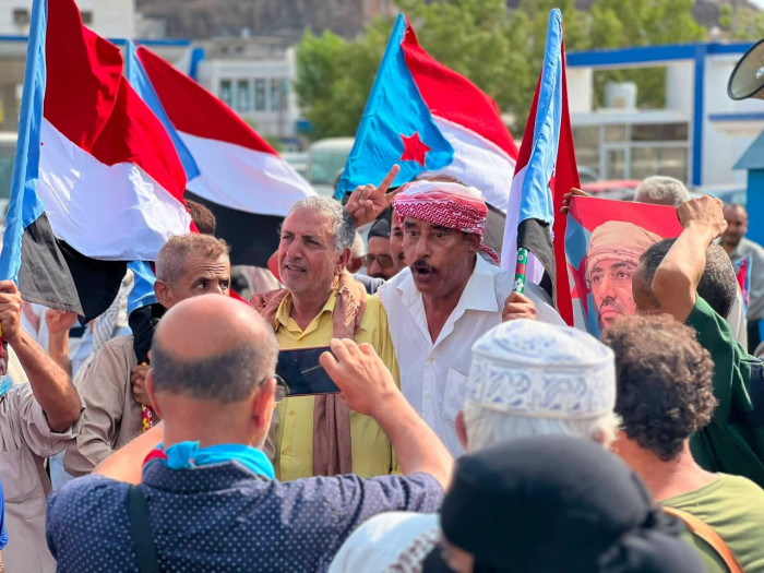 حرب الخدمات في الجنوب.. سياسة التركيع التي تهشّمت أمام الإرادة الشعبية حرب الخدمات في الجنوب.. سياسة التركيع التي تهشّمت أمام الإرادة الشعبية