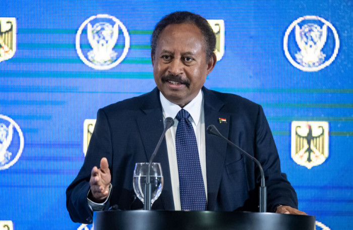 حمدوك يقود تحركًا مدنيًا في أديس أبابا لإنهاء الحرب السودانية