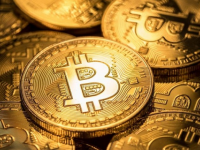 تباين العملات المشفرة مع اقتراب البيتكوين من 77.5 ألف دولار