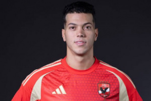 مفاجأة.. الأهلي المصري يعرض إمام عاشور للبيع 
