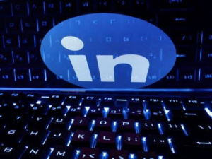 أداة جديدة تتيح للمستخدمين الإبلاغ عن منشورات ردئية مولدة بالـAI