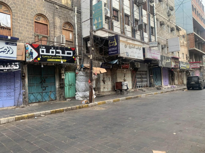 جماهير عدن تواصل العصيان المدني احتجاجاً على تدهور الخدمات
