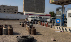 أزمة الغاز تشل حركة النقل وتضاعف معاناة السكان في عدن