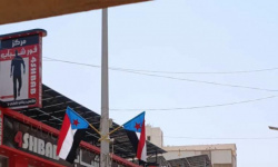 حملة شعبية تزين شوارع الشرج بأعلام الجنوب وصور الرئيس الزُبيدي