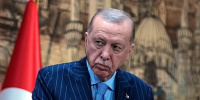 تركيا توقف فنانًا كوميديًا بتهمة إهانة الإسلام وأردوغان
