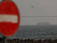 اصطدام ناقلة نفط عملاقة بلغمين بحريين في مضيق هرمز