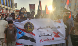 حشود حضرموت تكسر حصار المكلا لإحياء ذكرى الجيش الجنوبي