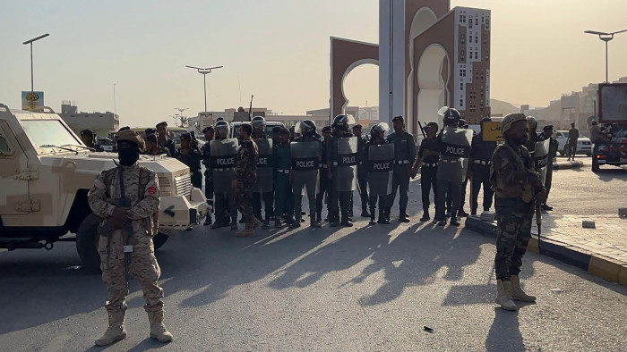 "هيومن رايتس" تدين قمع سلطات الوصاية بالمكلا وتطالب بتحقيق