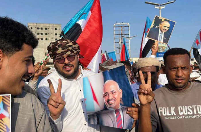 "انتقالي حضرموت" يستنكر مداهمة سلطات الوصاية للمنازل بالمكلا "انتقالي حضرموت" يستنكر مداهمة سلطات الوصاية للمنازل بالمكلا