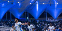 نيوم يسجل ثلاثية في ثماني دقائق ليفوز على الخليج