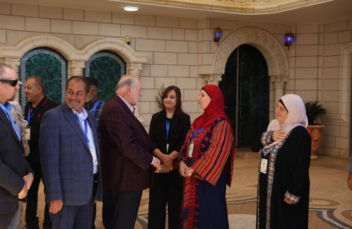السفير الأمريكي في إسرائيل يزور بلدة فلسطينية بالضفة الغربية السفير الأمريكي في إسرائيل يزور بلدة فلسطينية بالضفة الغربية