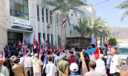 انتقالي عدن يدين الاعتداء على الصحفي البكري ويطالب بتحقيق