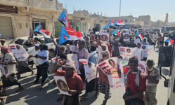 انطلاق وقفة احتجاجية حاشدة في حديبو رفضا لتردي الخدمات