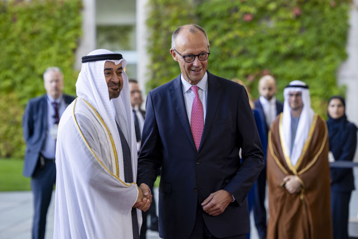 الشيخ محمد بن زايد وميرتس يبحثان توسيع الشراكة الإماراتية الألمانية الشيخ محمد بن زايد وميرتس يبحثان توسيع الشراكة الإماراتية الألمانية