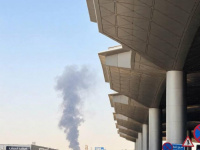 رويترز: تصاعد ألسنة اللهب وأعمدة الدخان قرب مطار الرياض