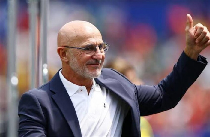 رسميا.. دي لا فوينتي يجدد عقده مع منتخب إسبانيا حتى 2032 رسميا.. دي لا فوينتي يجدد عقده مع منتخب إسبانيا حتى 2032