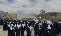مسيرات طلابية بساحل حضرموت ترفض فصل المعلمين المتعاقدين