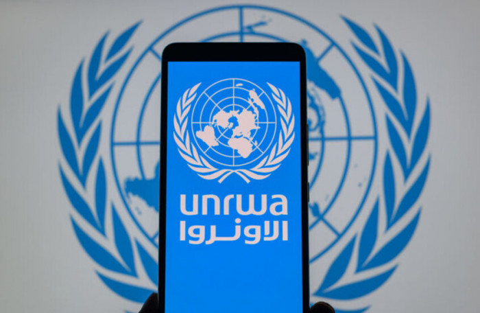 "يتناقض مع الواقع".. لازاريني: يحذر من تداعيات إلغاء دور الأونروا في غزة