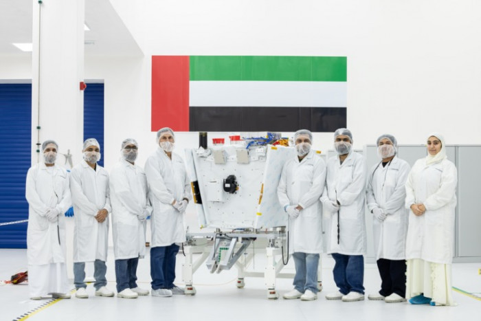 انطلاق «الطائر-1» أول قمر إماراتي تجاري لرصد الأرض