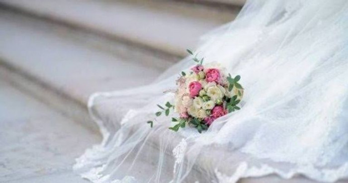 عروس جزائرية طلبت دجاجتين لزفافها.. ففاجأتها المساعدات عروس جزائرية طلبت دجاجتين لزفافها.. ففاجأتها المساعدات