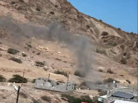 غارة تستهدف سيارة بـ4 صواريخ في منطقة المعاوص بالمكلا