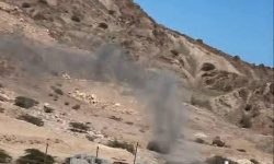 غارة تستهدف سيارة بـ4 صواريخ في منطقة المعاوص بالمكلا
