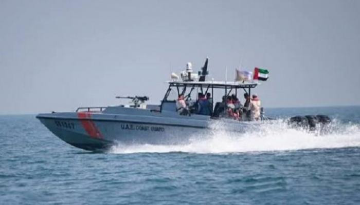 بجهود إماراتية.. إنقاذ 22 شخصًا إثر حريق بحري في الخليج العربي