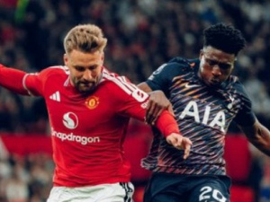 جماهير مانشستر يونايتد تطالب برحيل نجم الفريق 